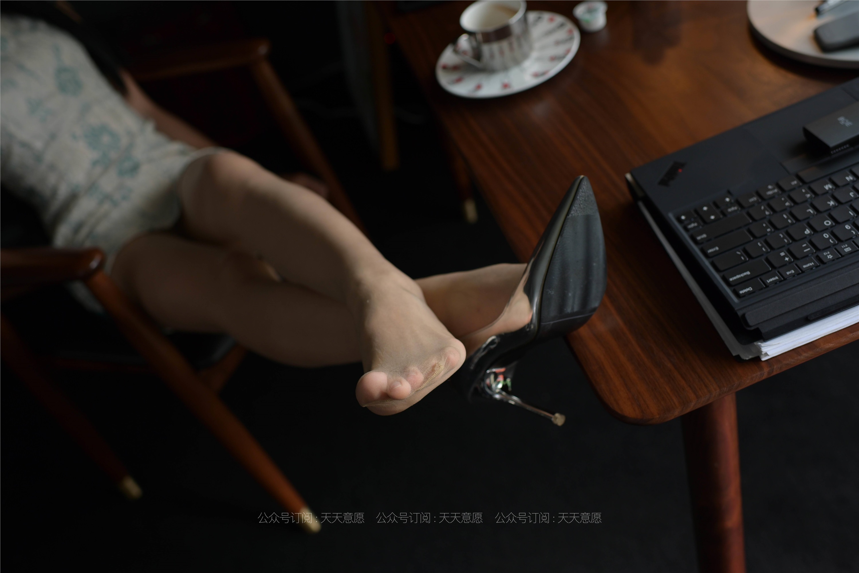 IESS异思趣向 - 模特：宁宁《爱看书的旗袍美女》